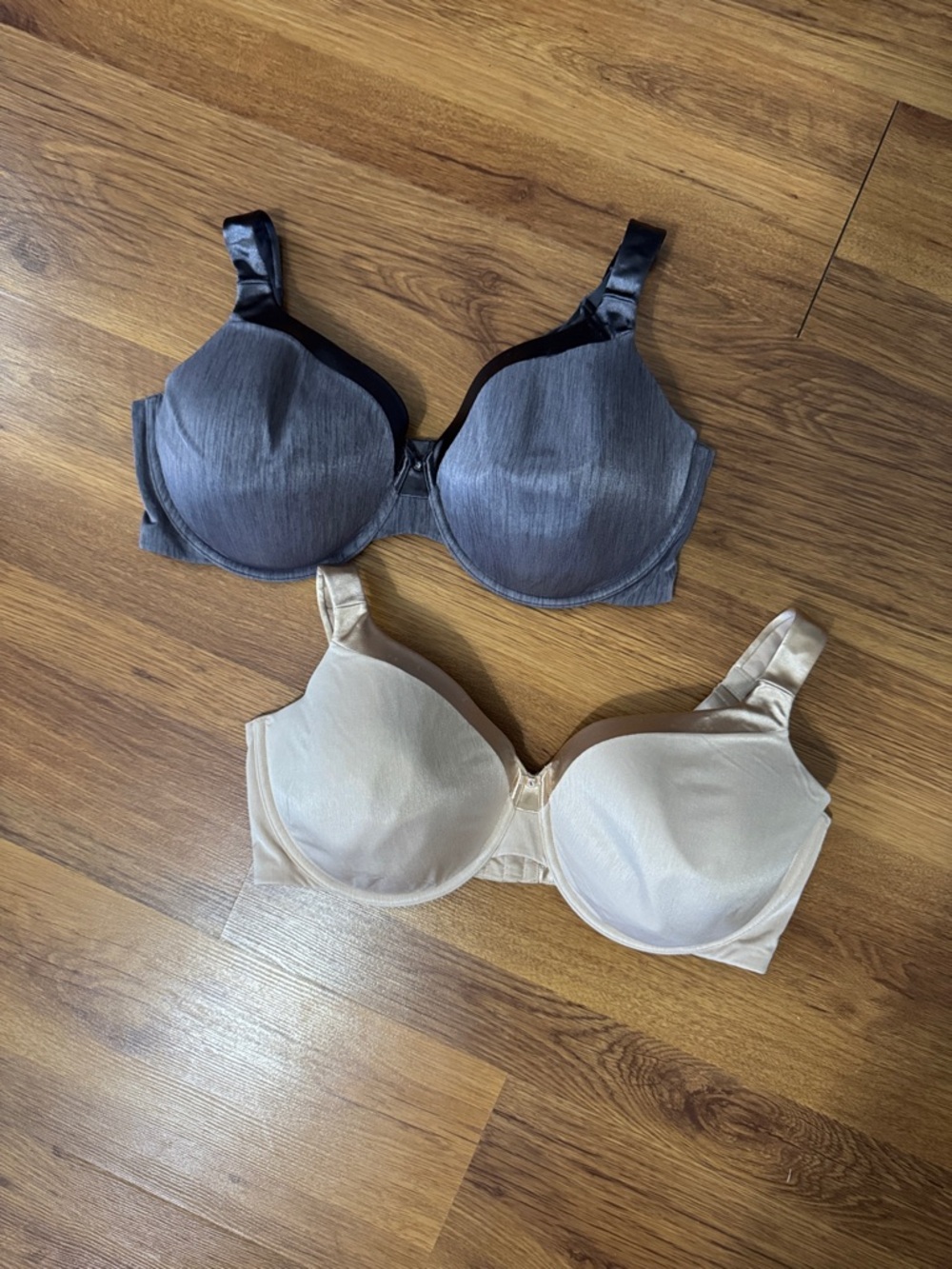 Vanity Fair Two-Pack Underwire Bras in Gray and Nude